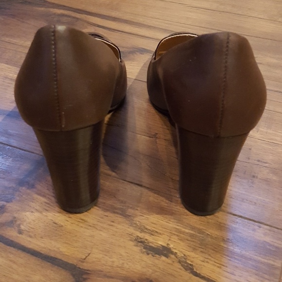 Tahari - "Fury" Brown Leather Loafer Heels‎ - Picture 4 of 7